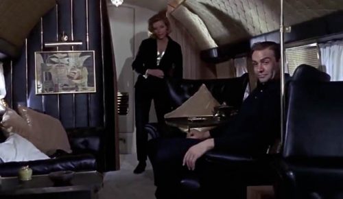 Ilustrasi bagian dalam JetStar dalam film Goldfinger.