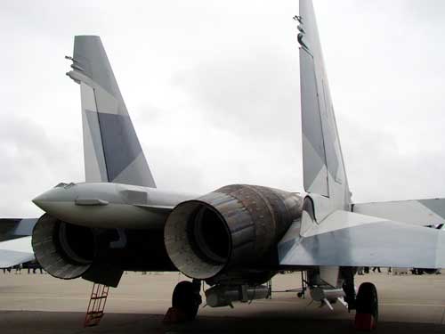 Nozzle Su-35 yang dilengkapi thrust vectoring.