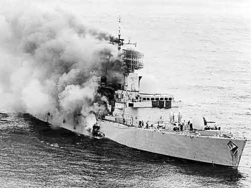 HMS Sheffield korban hantaman AM-39 Exocet Argentina. 