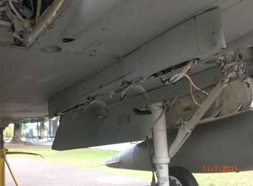 Hard point penempatan camera pod di A-4 Skyhawk.