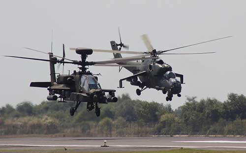 AH-64 Apache US Army dan Mi-35P TNI AD.